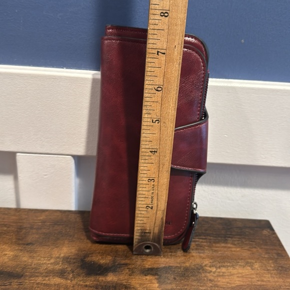 Solid Menbense burgundy leather men or woman’s wallet. - Picture 8 of 9
